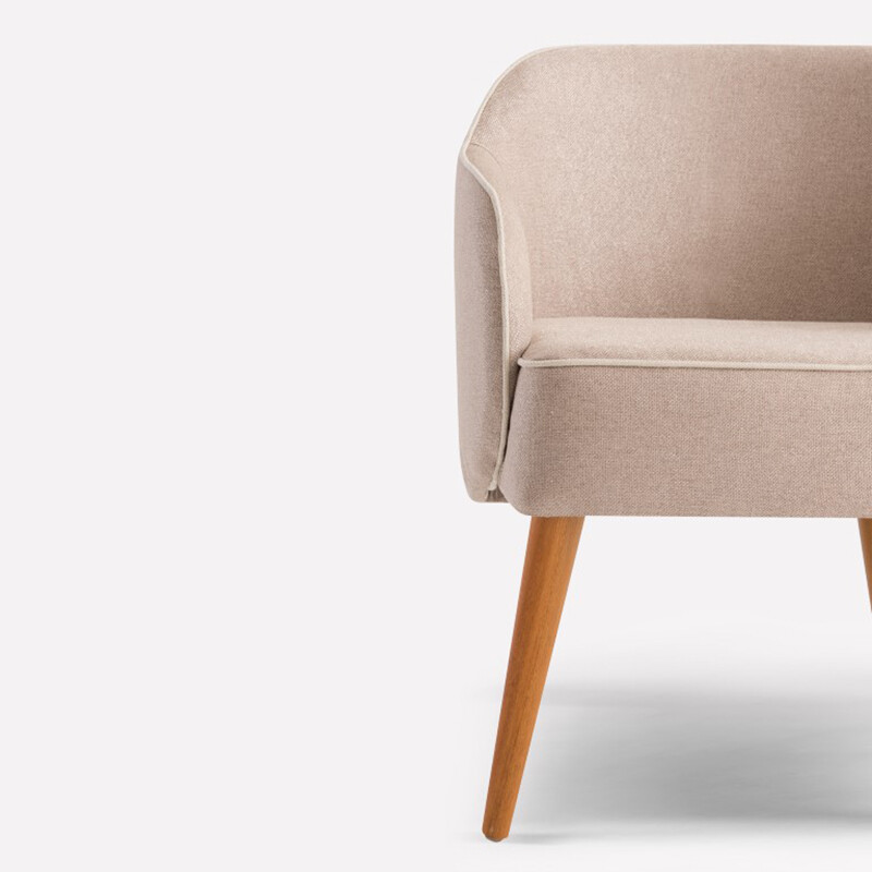 Butaca Andreza Tapizada en Tela Beige