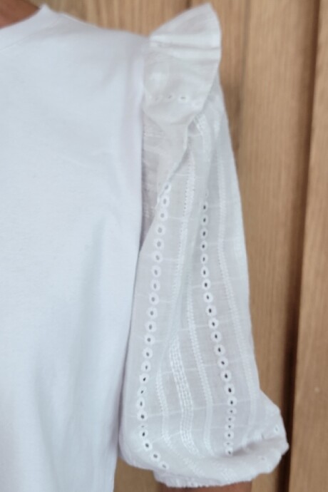 Remera Paloma Blanco con broderie