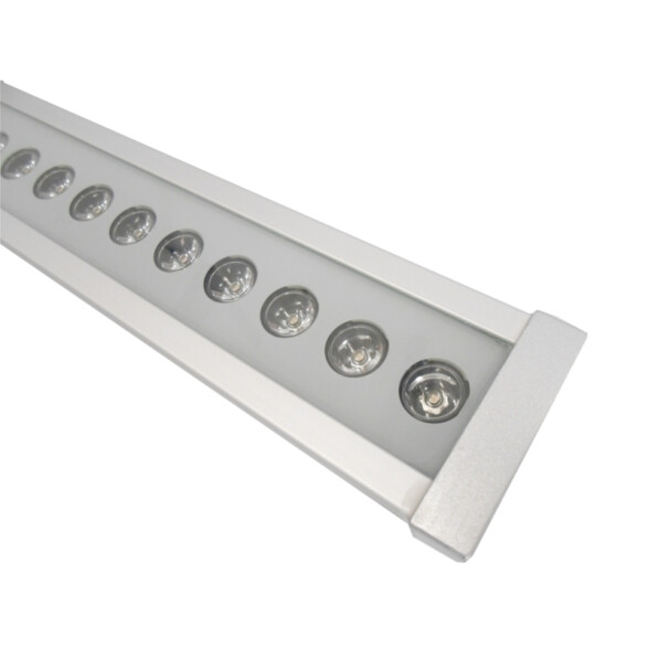 Bañador lineal LED 18P 20W 976lm cálido 10° IP65 TP0310