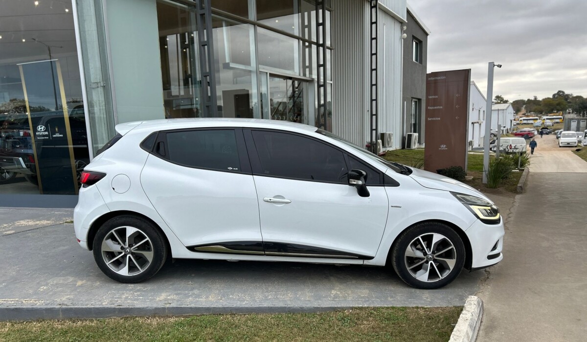 Renault Clio 1.2 Expression - 2017 Renault Clio 1.2 Expression - 2017