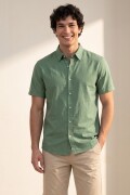 Camisa Mangas Cortas. Verde