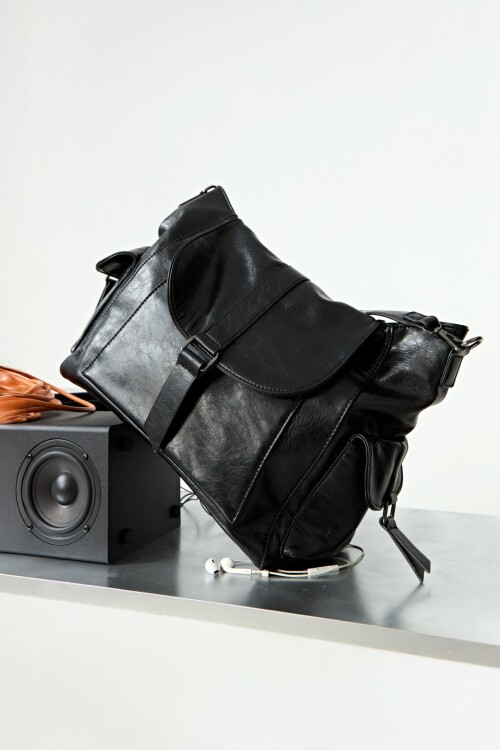 Cartera hobo con tapa negro