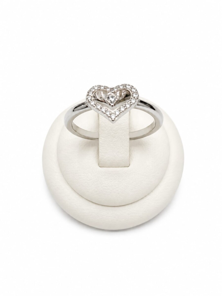 Anillo con corazón al centro 