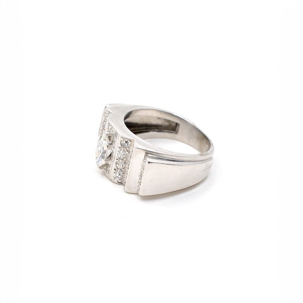Anillo En Platino Con Importante Brillante Central Navette Anillo En Platino Con Importante Brillante Central Navette