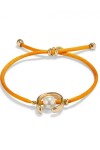 PULSERA DE HILO NARANJA CON PERLA SHELL FORNITURA BAÑADA EN ORO 18K. Pulsera