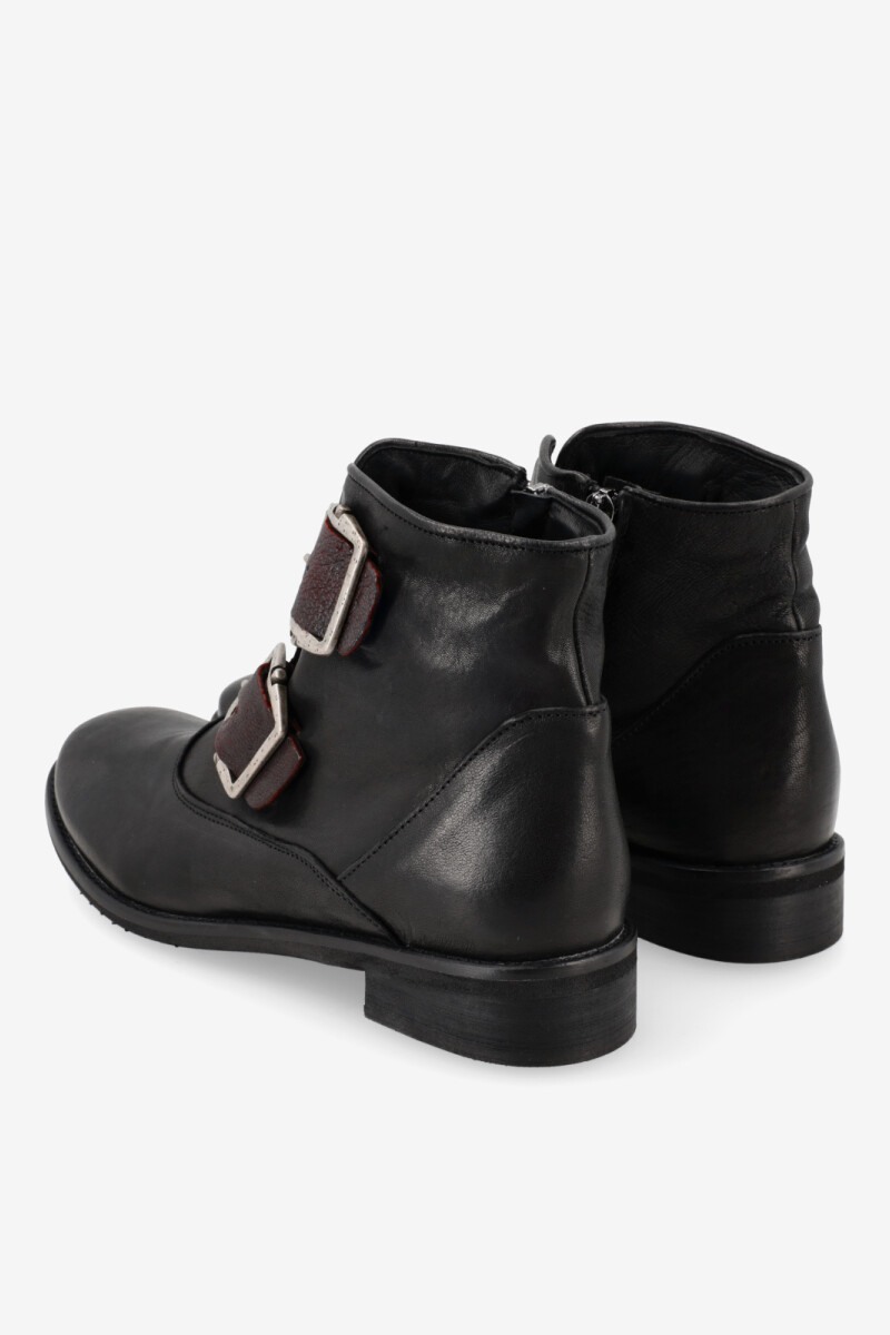 BOTA CORTA CON HEBILLA Negro