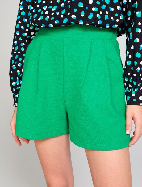 SHORT BÁSICO FEMENINO CON PLIEGUES VERDE