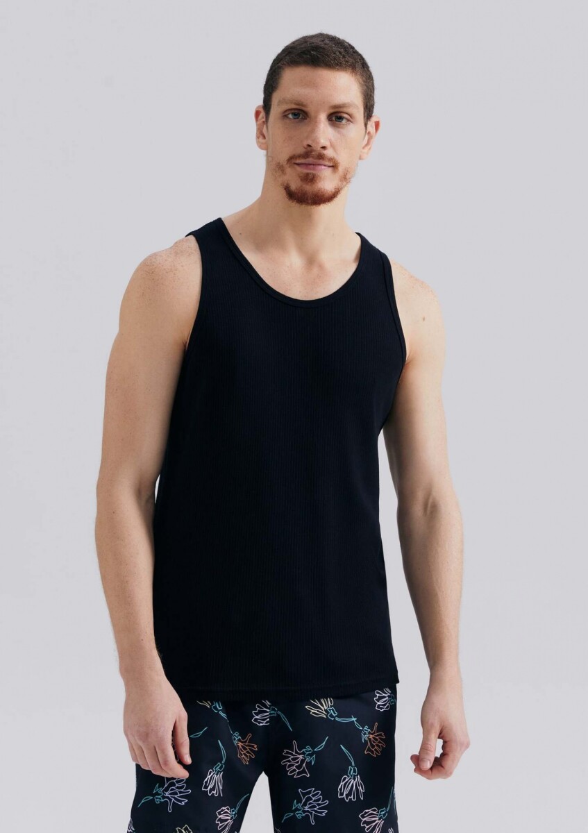 MUSCULOSA BÁSICA EN TELA ACANALADA - NEGRO 