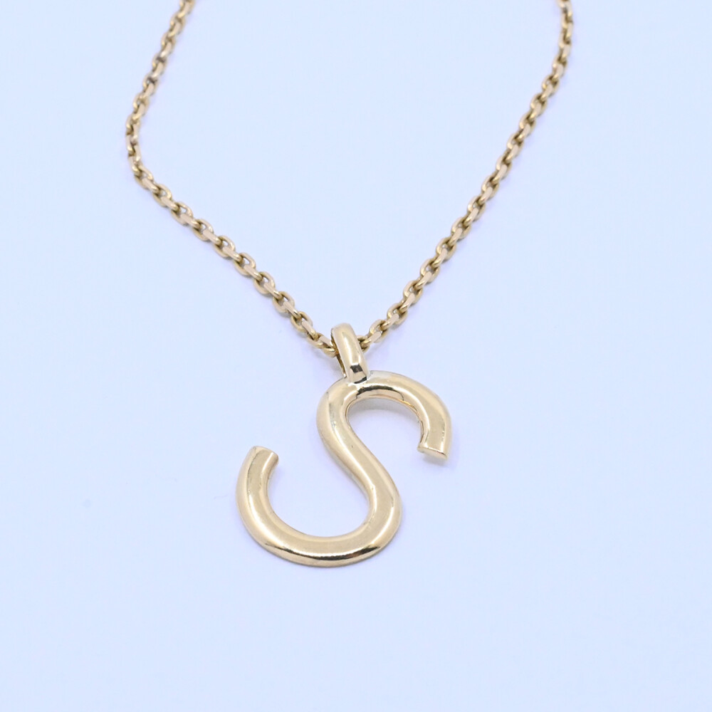 Inicial oro 18k letra S grande. Inicial oro 18k letra S grande.