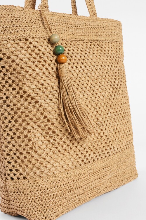 Cartera canasto calado con llavero camel