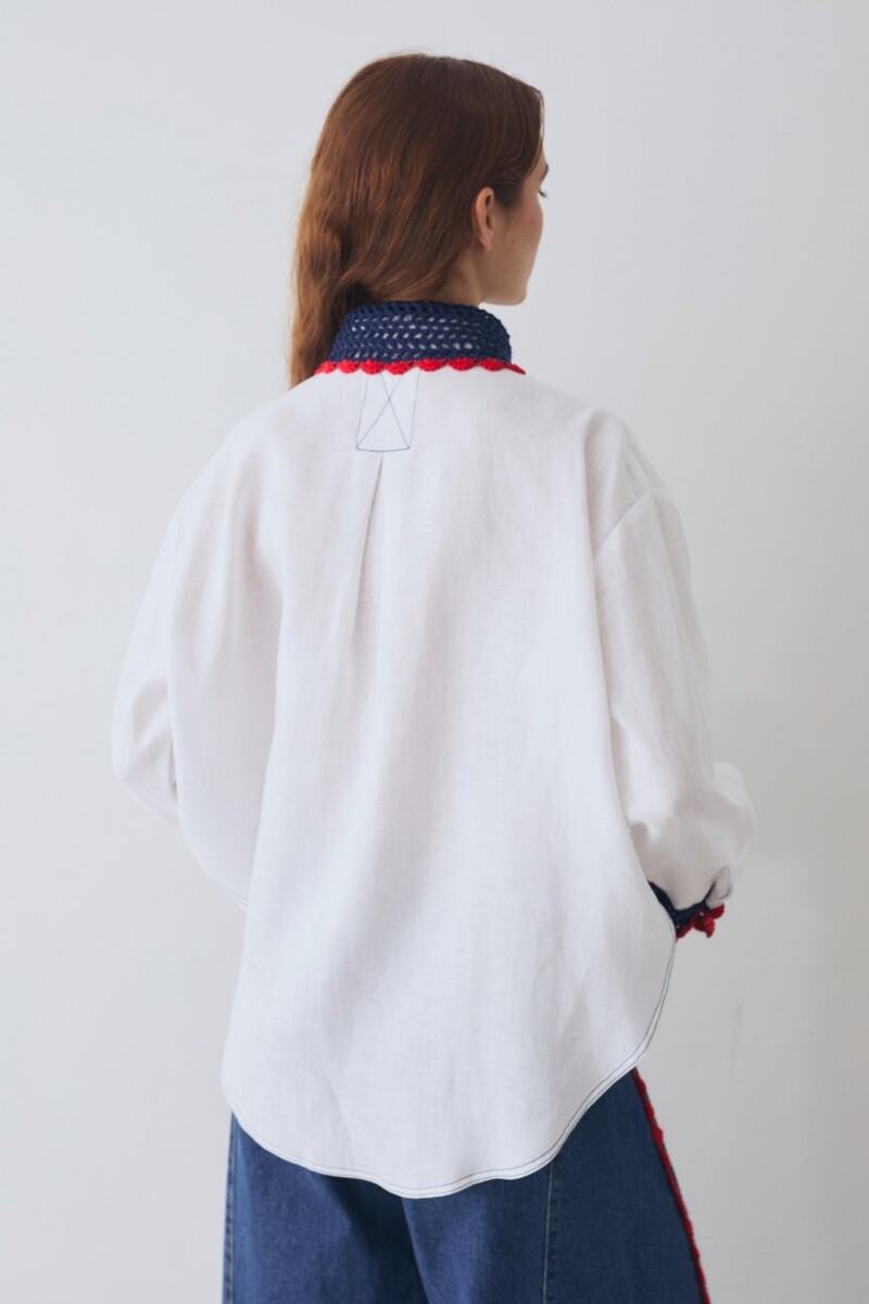 CAMISA EMBLEMA Blanco Con Rojo Y Azul