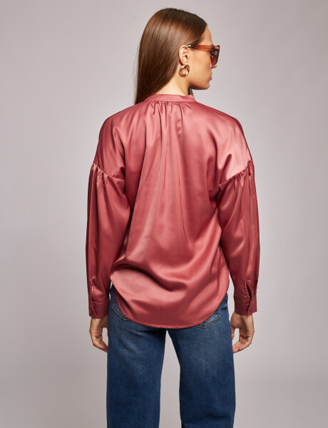 Blusa satinada frunces marsala