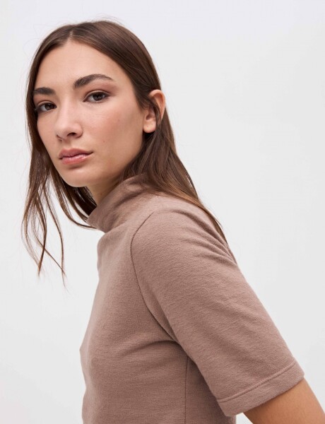 Remera Susanne Marrón