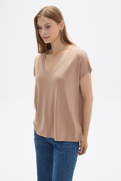 Remera Venom Beige Oscuro
