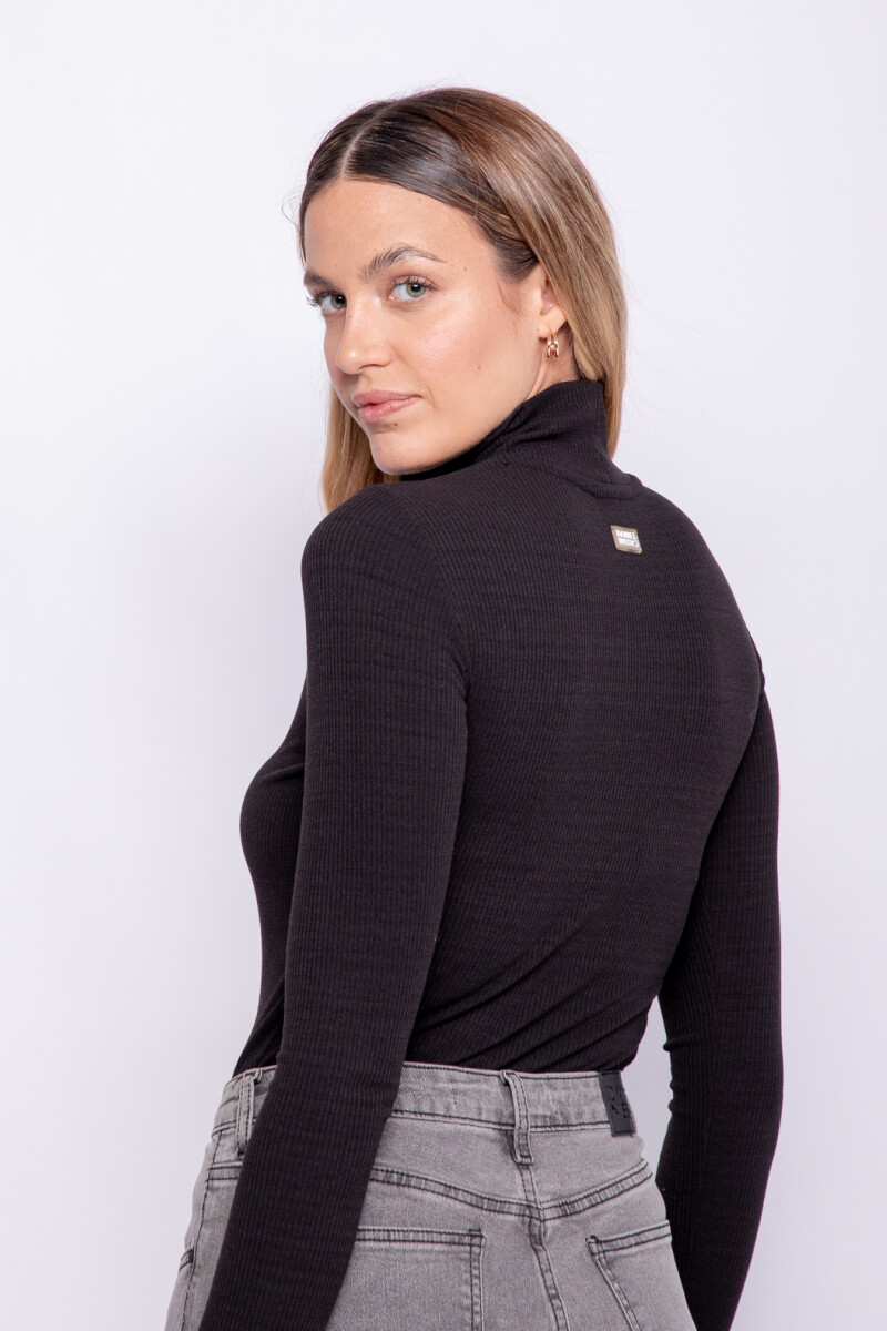 POLERA NICOLAS Negro