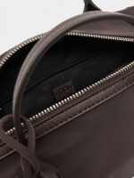 Bolso Tote Textura Suave Con Colgante marron