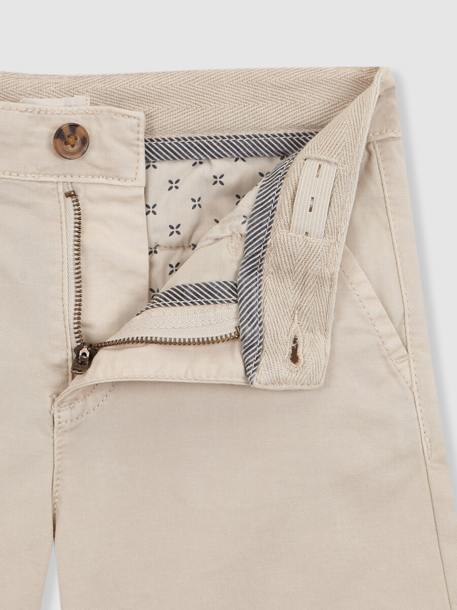 Chino Corto Marron