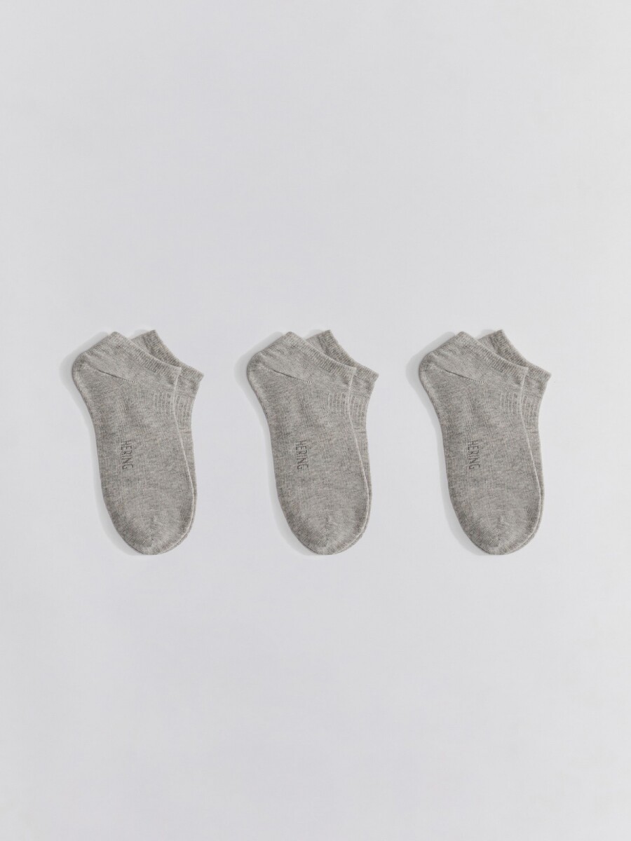 KIT CON TRES PARES DE MEDIAS UNISSEX DE CAÑO CORTO - GRIS 
