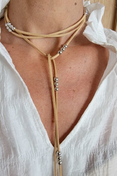 Collar Corbatín Biege - Plata