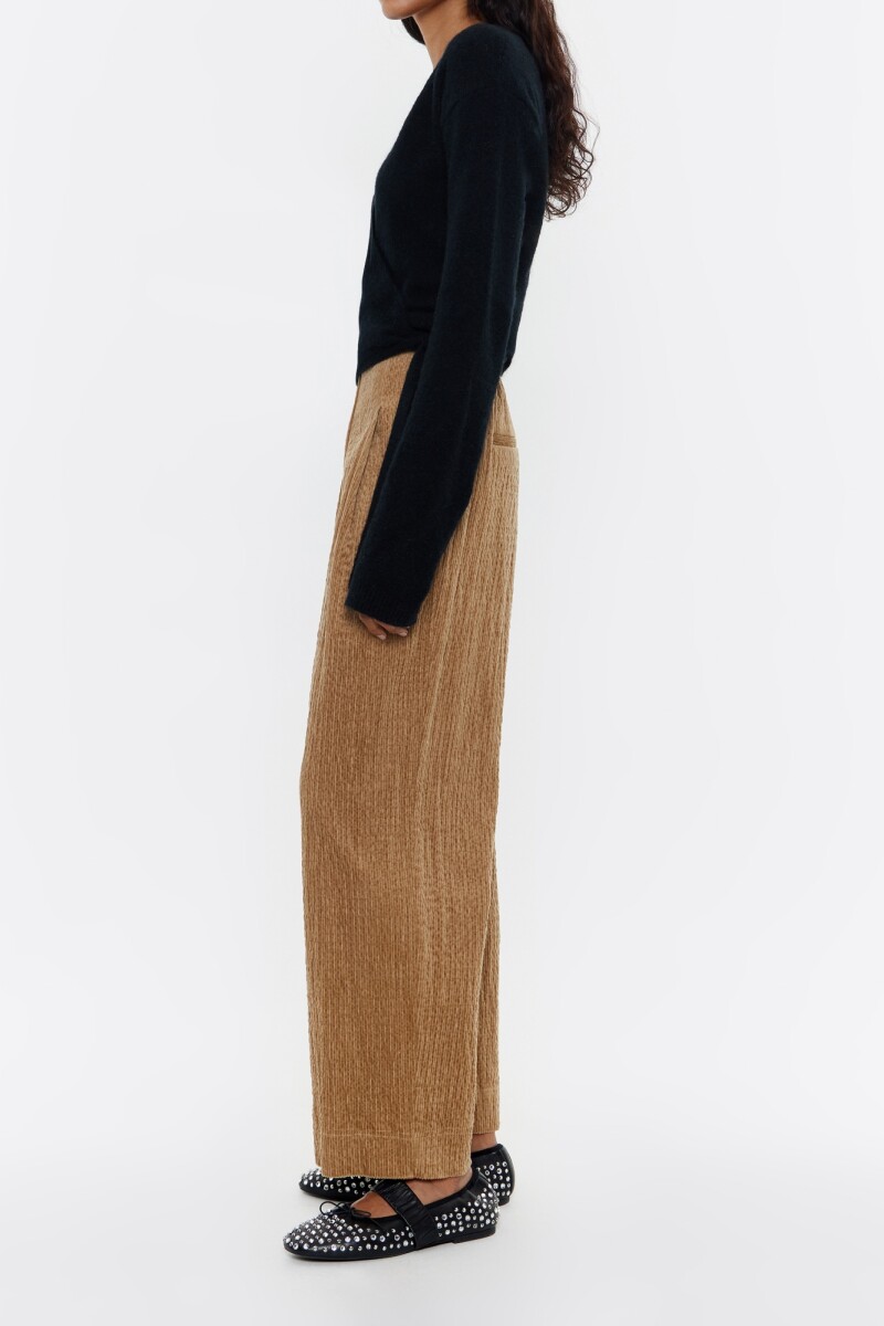 PANTALÓN CARROT PINZAS Caramelo