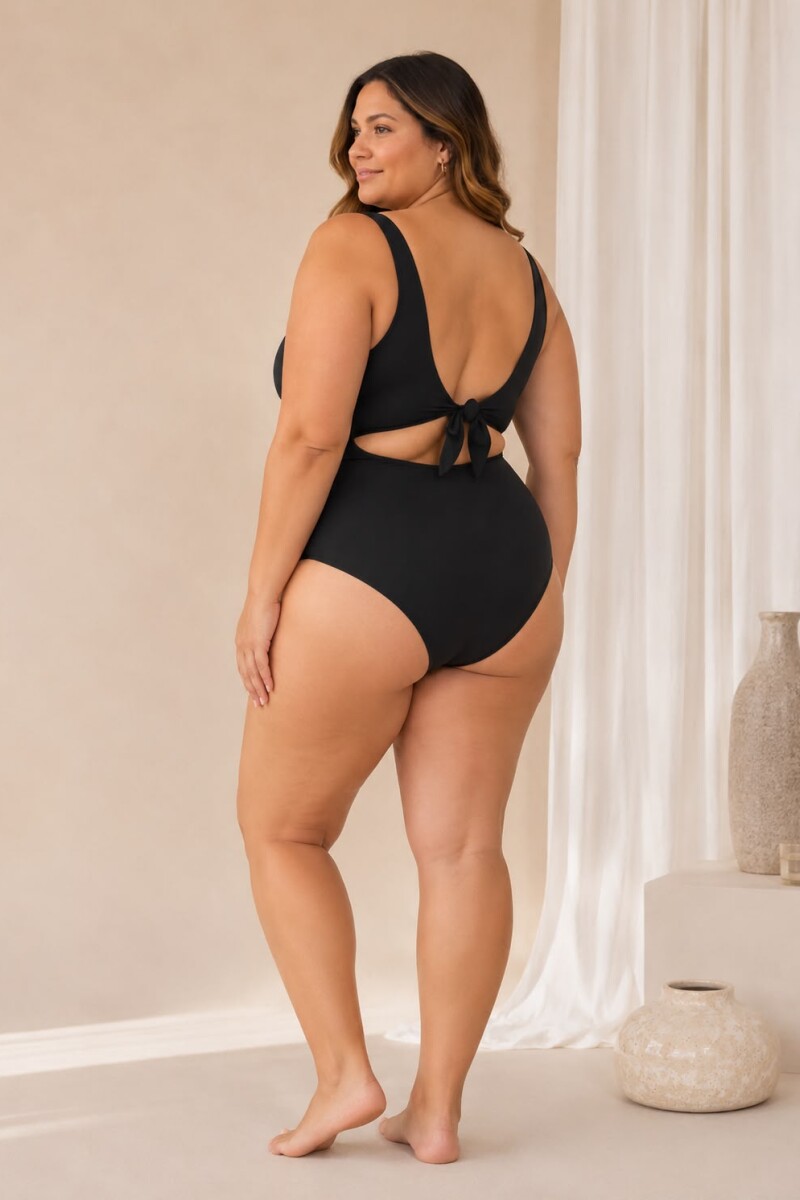 Malla Victoria – Enteriza clásica con corte bajo busto y UV+50 Negro