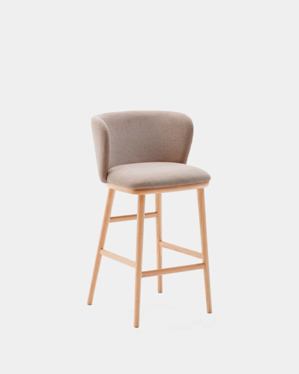 Taburete Ciselia chenilla marrón y madera maciza fresno acabado tono natural 65cm