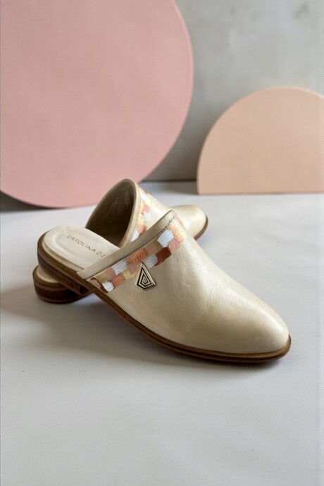 Sandalias LIA Natural Línea Ottenta Con Arte Sandalias LIA Natural Línea Ottenta Con Arte