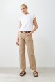 Pantalón recto con pespuntes tostado