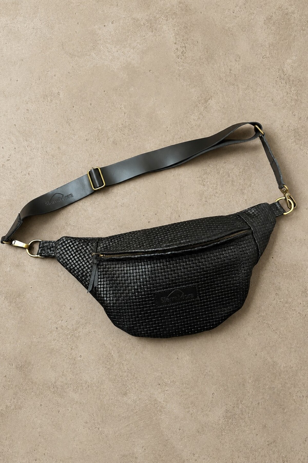 Leather Fanny Pack Trenzado Negro