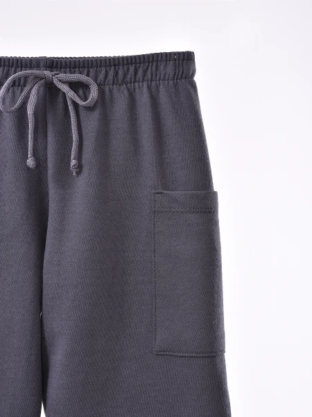 SHORT TEO GRIS OSCURO