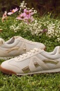 Calzado Casual. Beige