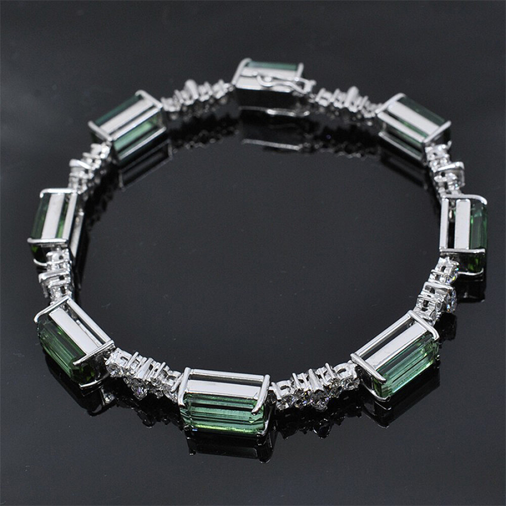 H.Stern Brazalete En Oro 18K Blanco Con Turmalinas Verdes Y Brillantes. H.Stern Brazalete En Oro 18K Blanco Con Turmalinas Verdes Y Brillantes.