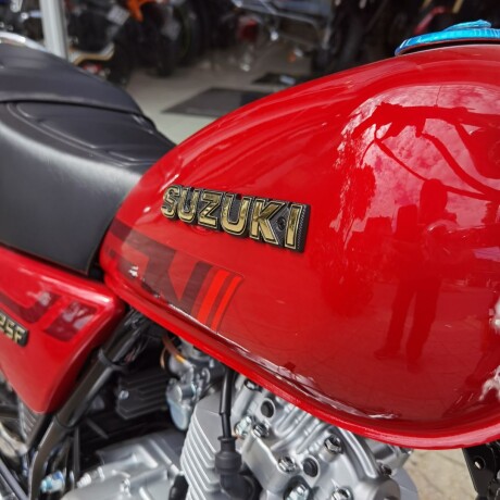 Suzuki GN125F Rojo