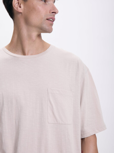Remera slub bolsillo Crudo