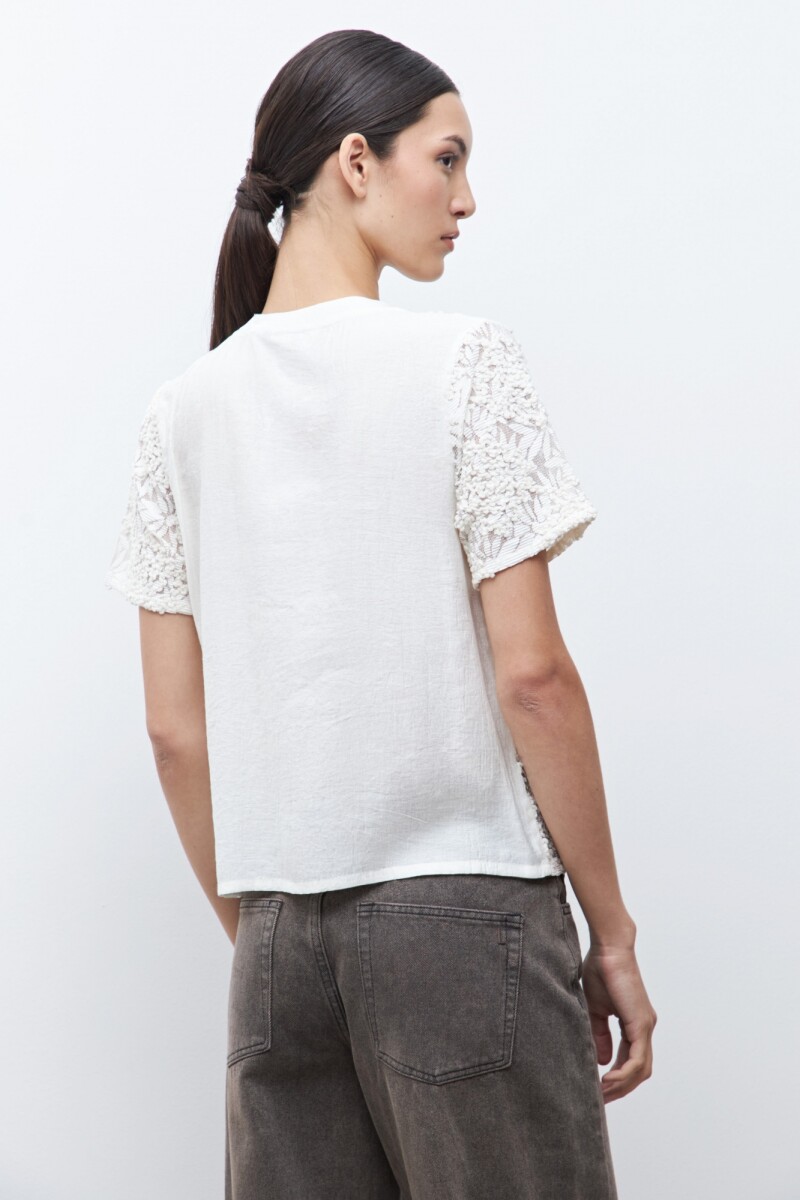 Blusa frente encaje bordado crudo