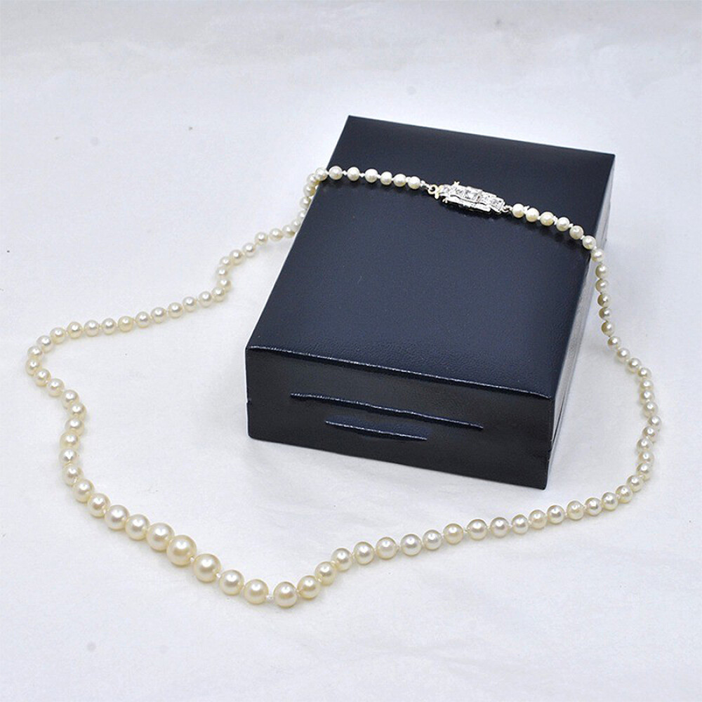 Collar Perlas De Cultivo Con Broche en Oro 18 K, Brillantes Y Diamantes Collar Perlas De Cultivo Con Broche en Oro 18 K, Brillantes Y Diamantes
