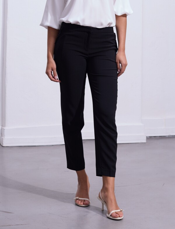Pantalon Slim & Detalle Plisado NEGRO