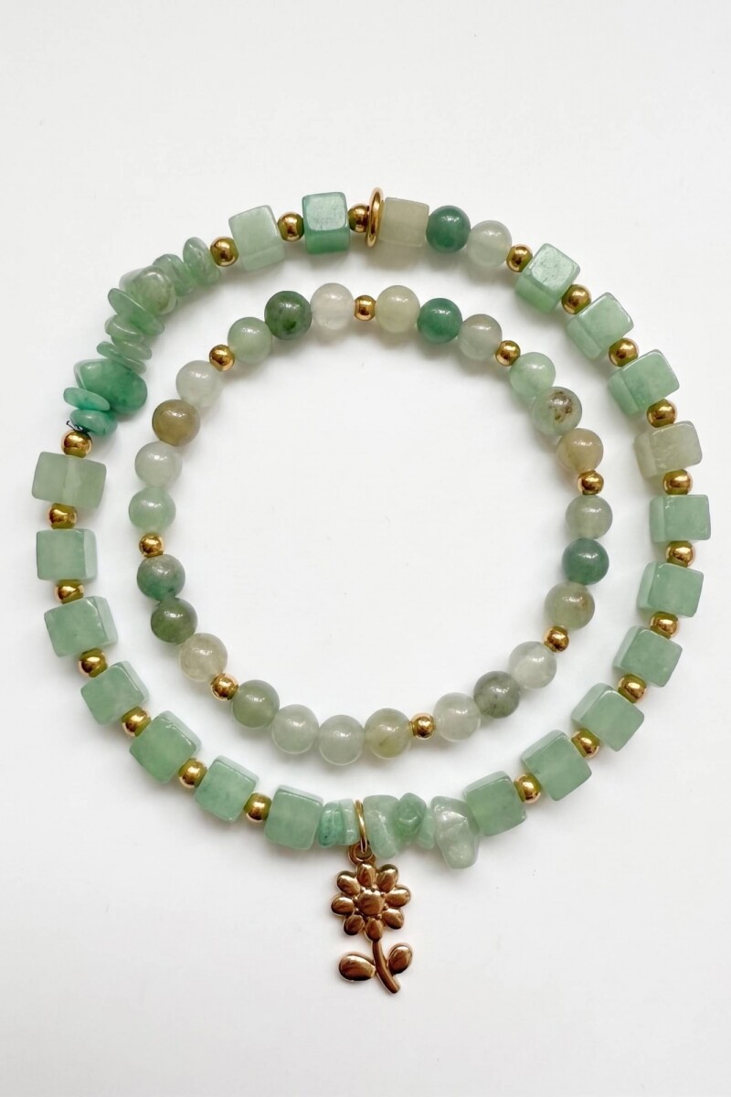 Pulsera piedras naturales con dije acero dorado