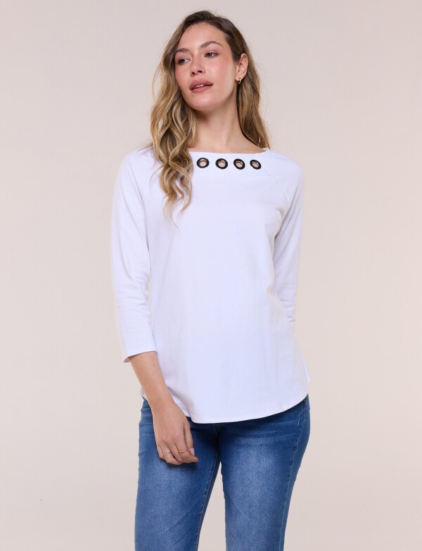 Remera Escote Bote Con Ojalillos Metálicos BLANCO