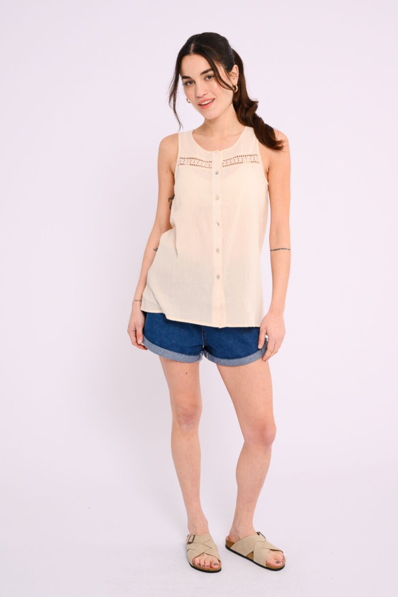 Blusa con detalle calado Beige