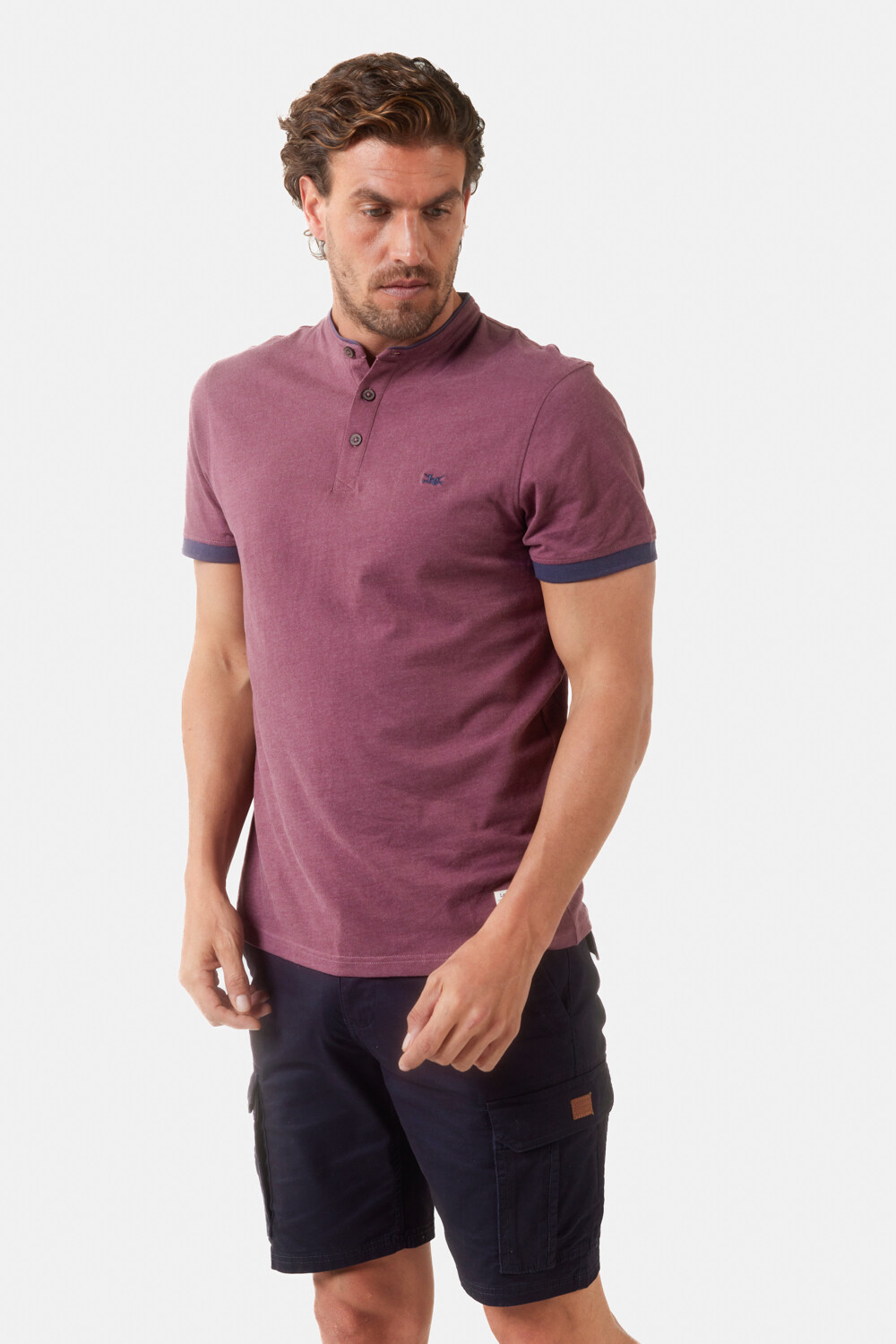 REMERA LISA CUELLO MAO Bordo