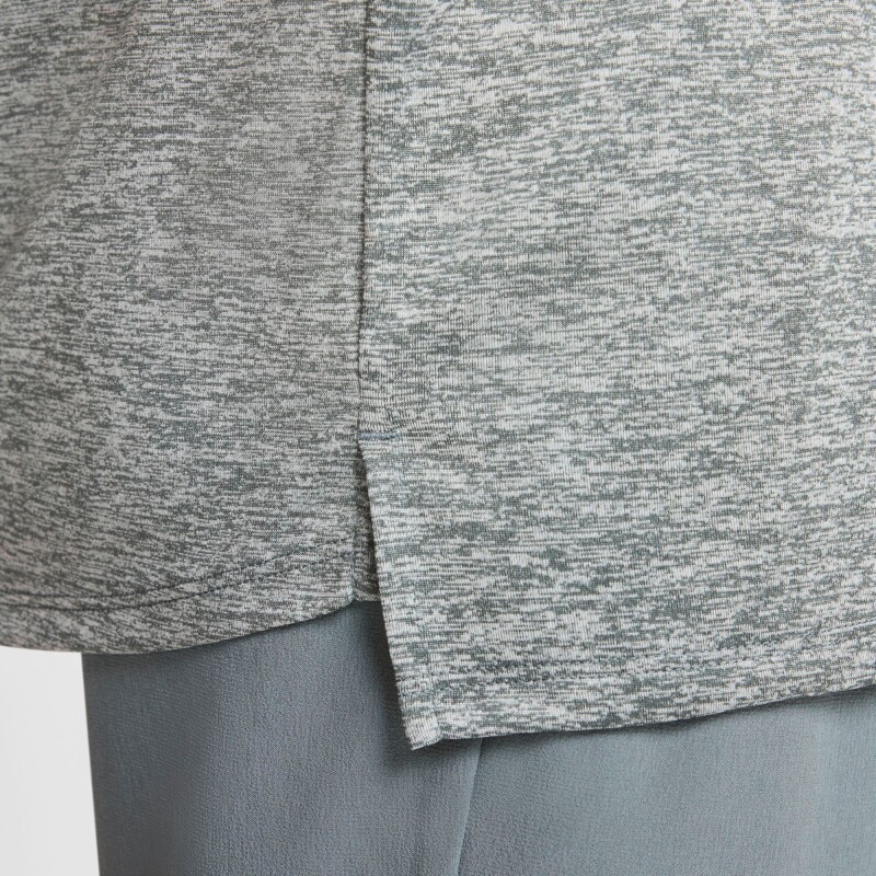 Remera Nike Dri-Fit Adv Stride Top de Hombre Gris