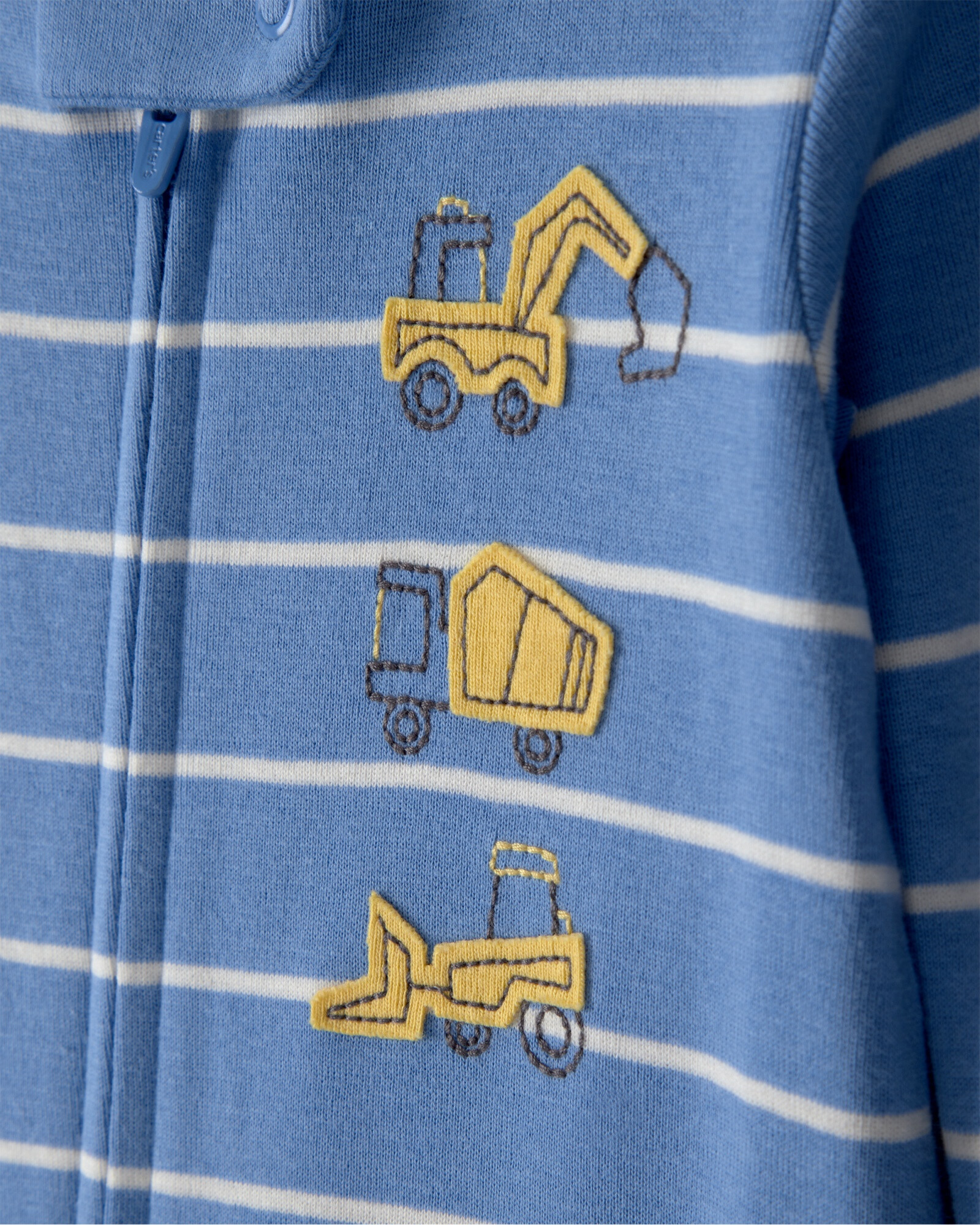 Pijama enterito de algodón con pie, azul, estampa camiones de construcción. Talles 2-5T Sin color