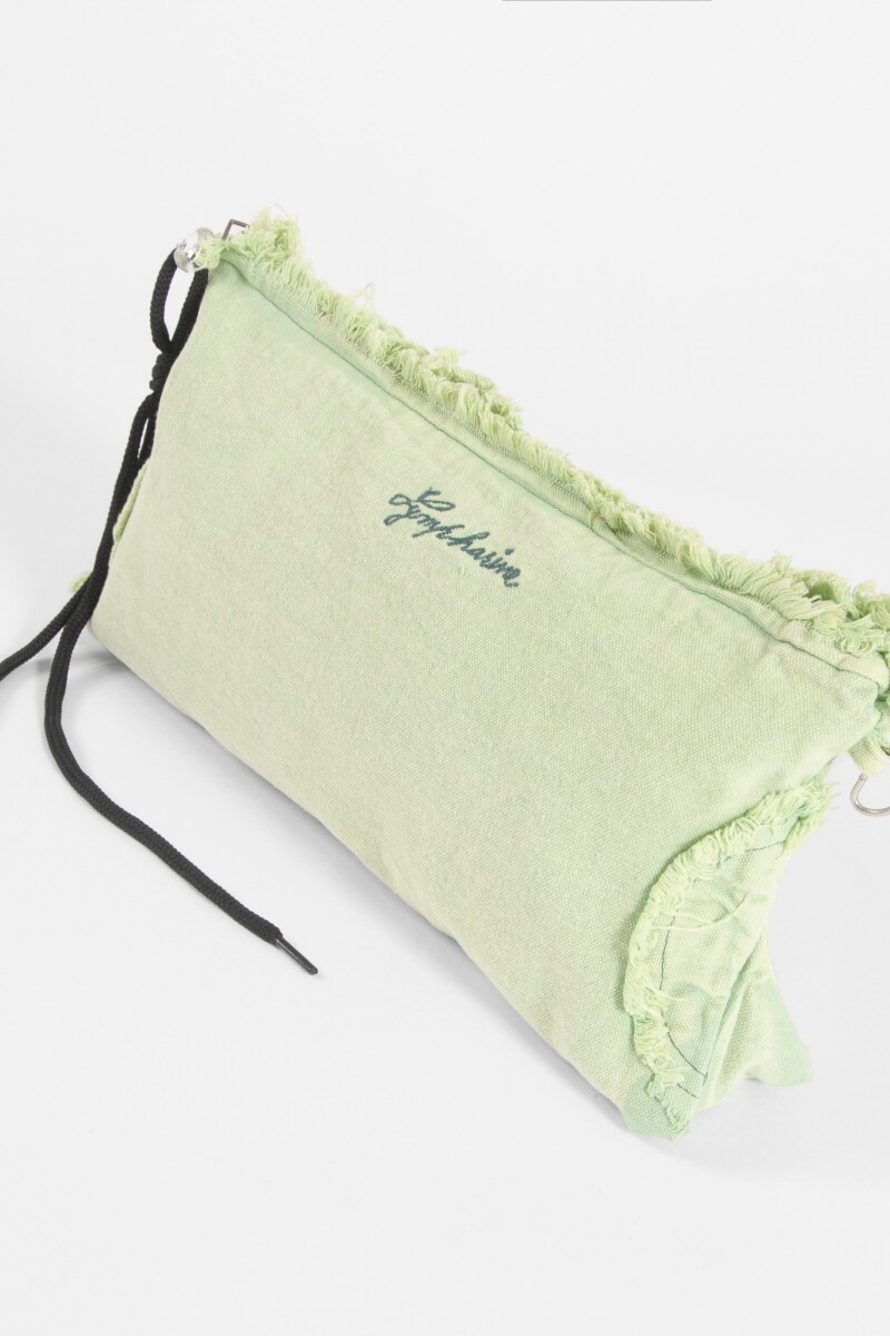 Estuche bordado verde