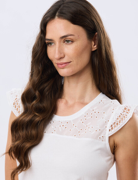 REMERA DE ALGODÓN CON BRODERIE Blanco
