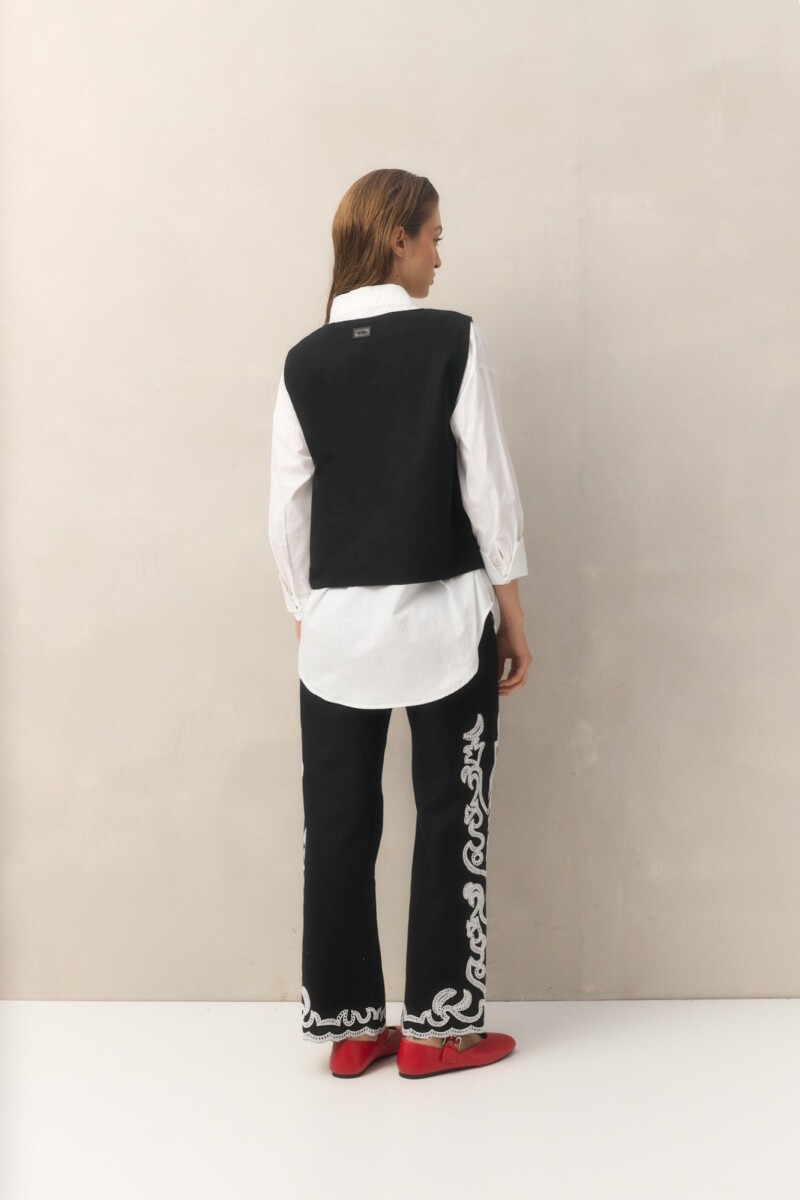 CHALECO BORDADITO Negro