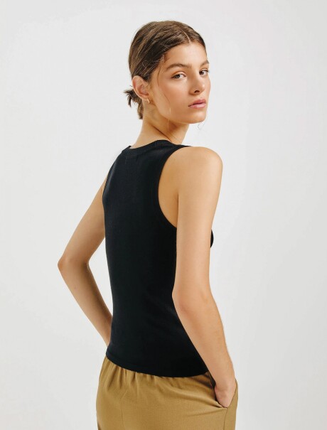 MUSCULOSA SLIM CUELLO EN U NEGRO