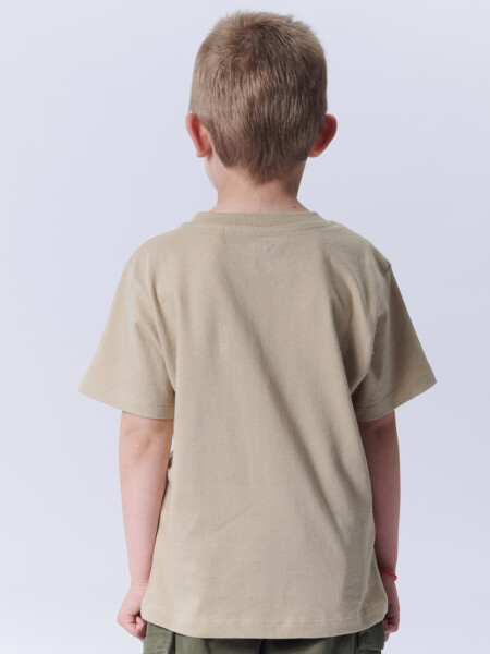 Remera con bolsillo contraste Tostado