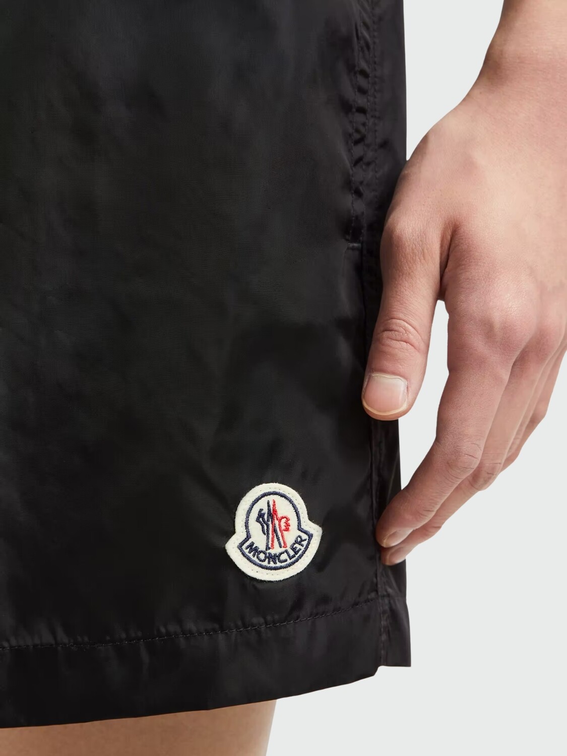 MONCLER - Short de baño con parche de logo Negro
