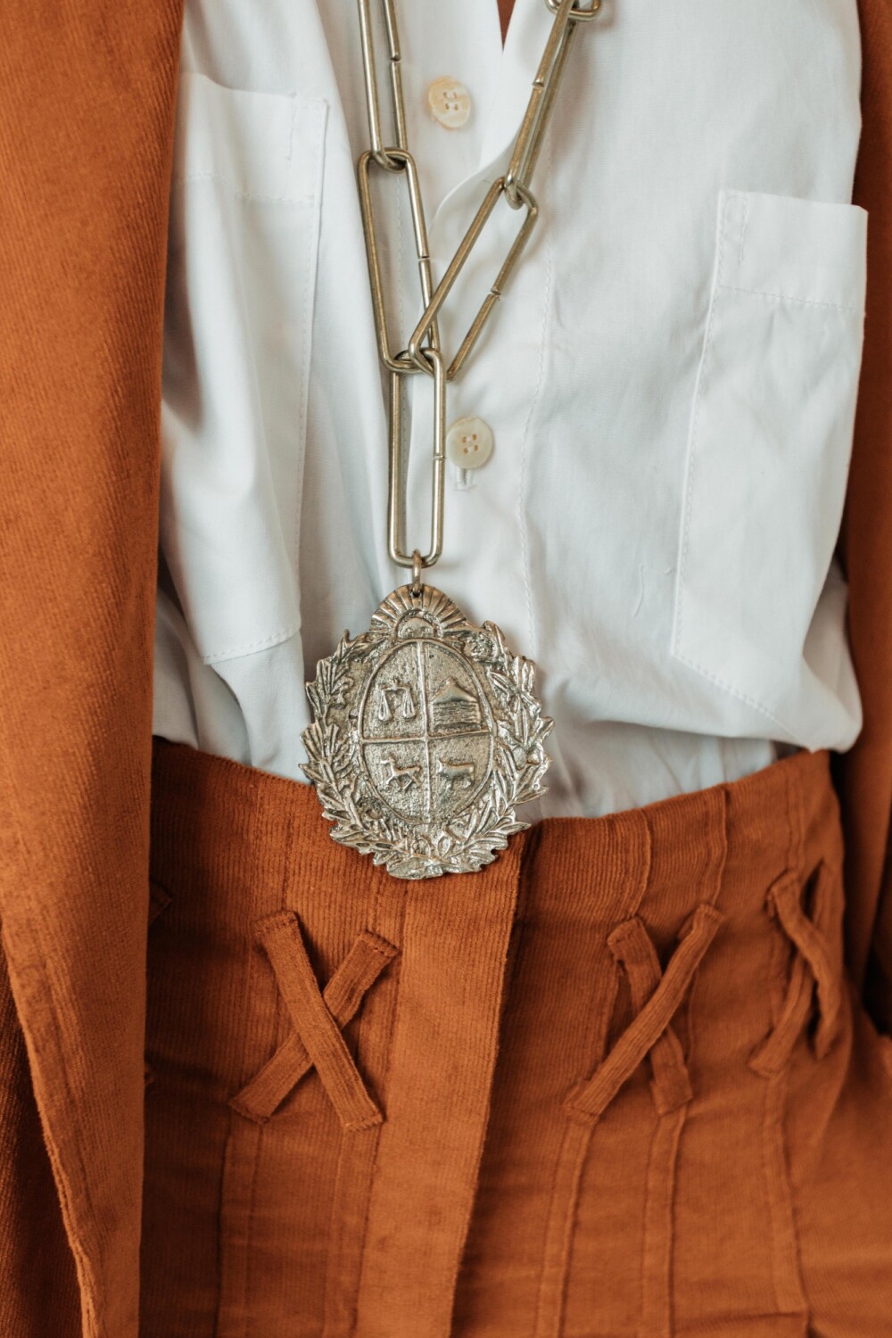 Escudo Chain Plateado